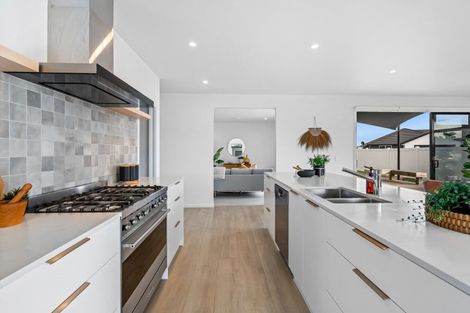 Photo of property in 20 Maturiki Drive, One Tree Point, 0118