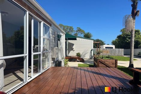 Photo of property in 11 Second Avenue, Glenbrook, Waiuku, 2681
