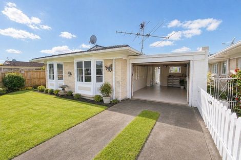Photo of property in 1/2 Onslow Road, Papakura, 2110