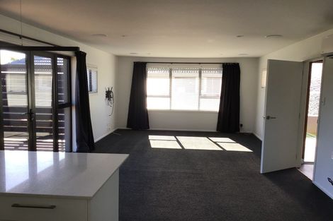 Photo of property in 8 Liverton Crescent, Bishopdale, Christchurch, 8053