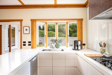 Photo of property in 83 Brougham Street, New Plymouth, 4310