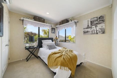 Photo of property in 20 Heyington Way, East Tamaki Heights, Auckland, 2016