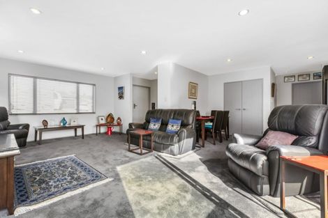 Photo of property in 11 Nirmal Place, Sunnyvale, Auckland, 0612
