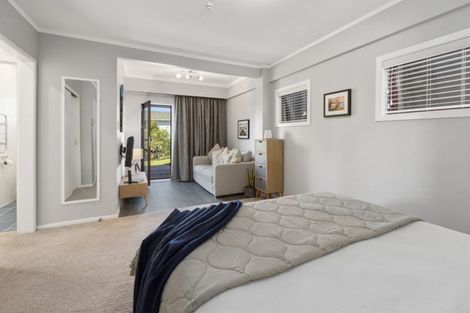 Photo of property in 8 Robin Lane, Browns Bay, Auckland, 0630