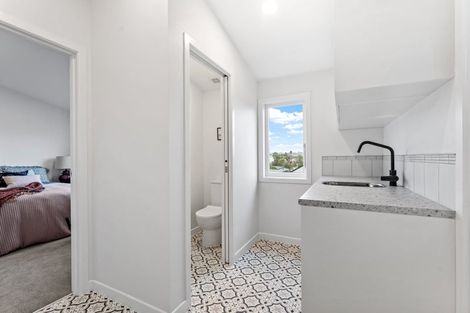 Photo of property in 24 Jean Place, Stanmore Bay, Whangaparaoa, 0932