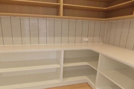 Photo of property in 18 Sardinia Grove, Fitzherbert, Palmerston North, 4410