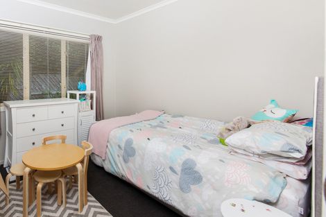 Photo of property in 18 Cinnabar Place, Westgate, Auckland, 0614