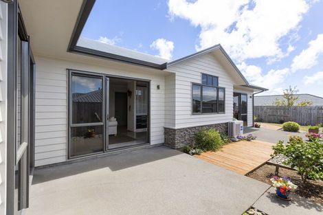 Photo of property in 48 Karamea Street, Whalers Gate, New Plymouth, 4310
