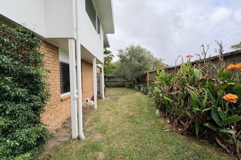 Photo of property in 2/30 Princes Street, Northcote Point, Auckland, 0627