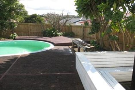 Photo of property in 130 Chelsea View Drive, Chatswood, Auckland, 0626