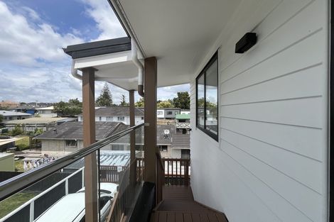 Photo of property in 8/18 Sylvan Crescent, Te Atatu South, Auckland, 0610