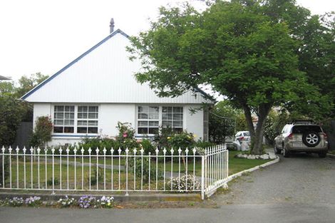 Photo of property in 61 Englefield Road, Northwood, Christchurch, 8051
