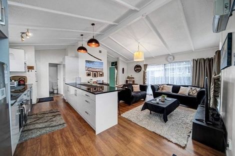 Photo of property in 424 Roscommon Road, Clendon Park, Auckland, 2103