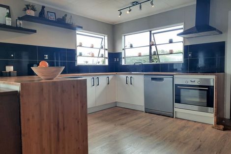 Photo of property in 64a Archibald Road, Kelston, Auckland, 0602