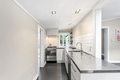 Photo of property in 32 Holloway Road, Aro Valley, Wellington, 6021