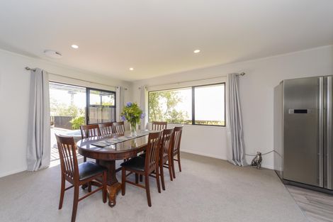 Photo of property in 7 Hillgrove Place, Fitzherbert, Palmerston North, 4410
