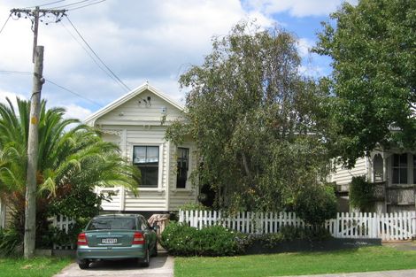 Photo of property in 10 Roslyn Terrace, Devonport, Auckland, 0624