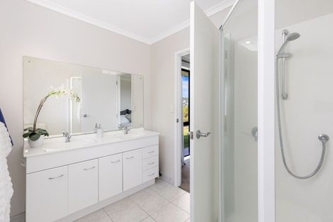 Photo of property in 72 Kittiwake Drive, Schnapper Rock, Auckland, 0632
