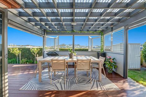 Photo of property in 14 Seamount Drive, Red Beach, 0932
