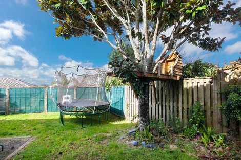 Photo of property in 18 Cinnabar Place, Westgate, Auckland, 0614