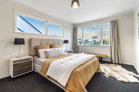 Photo of property in 70 Point Chevalier Road, Point Chevalier, Auckland, 1022