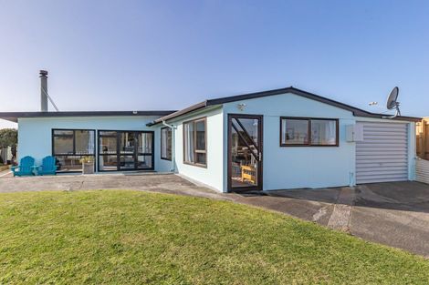 Photo of property in 15 Mack Street, Foxton Beach, Foxton, 4815