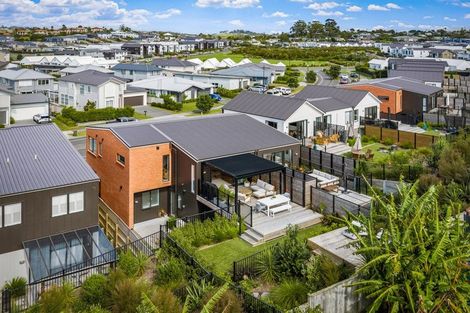 Photo of property in 30a Kukuwai Avenue, Red Beach, 0932