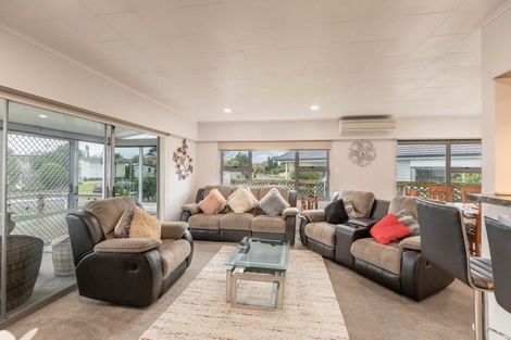 Photo of property in 4 Upham Crescent, Taradale, Napier, 4112