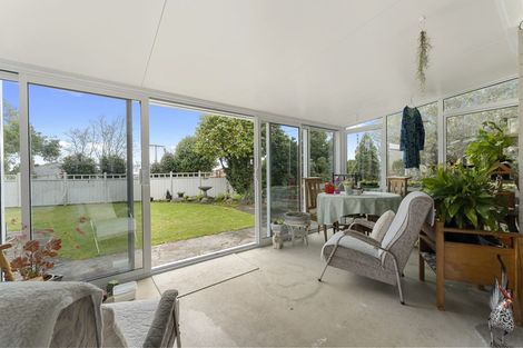 Photo of property in 335f Devon Street West, New Plymouth, 4310