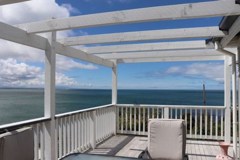 Photo of property in 80 Marine Parade, Bluff, 9814