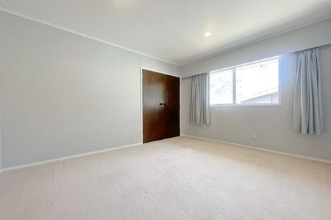 Photo of property in 18 Makepiece Place, Chatswood, Auckland, 0626