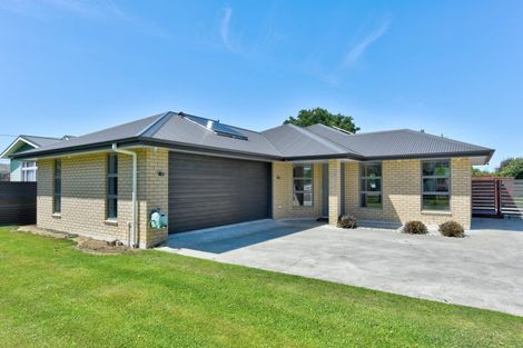 Photo of property in 18 Hunter Street, Edendale, 9825