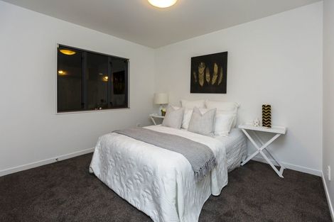 Photo of property in 1 Garrett Place, Riverstone Terraces, Upper Hutt, 5018