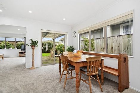Photo of property in 12 Cambridge Street, Tawa, Wellington, 5028