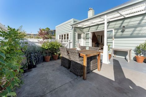 Photo of property in 9 Mayfair Place, Westown, New Plymouth, 4310