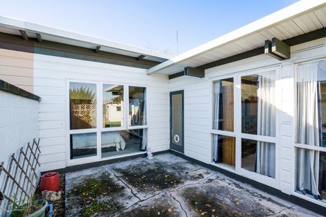 Photo of property in 2 Hollows Crescent, Takaro, Palmerston North, 4412