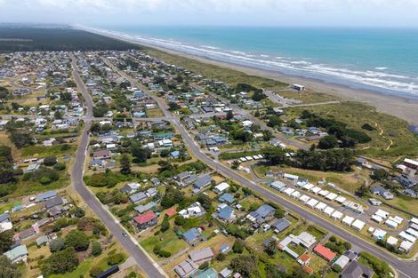 Photo of property in 141 Kahukura Avenue, Waitarere Beach, Levin, 5510