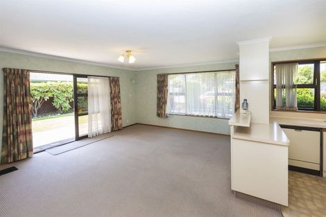 Photo of property in 2/2a Thorrington Road, Cashmere, Christchurch, 8022