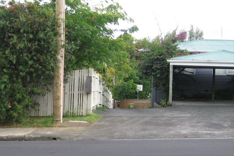 Photo of property in 2/41 Selwyn Crescent, Forrest Hill, Auckland, 0620