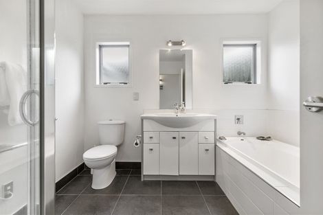 Photo of property in 242a Forrest Hill Road, Forrest Hill, Auckland, 0620