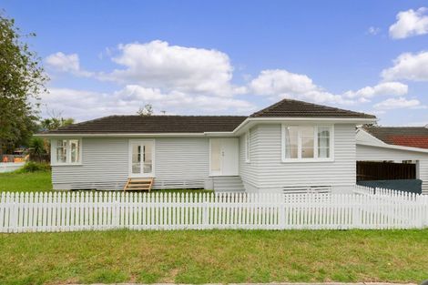 Photo of property in 182 Beach Haven Road, Beach Haven, Auckland, 0626