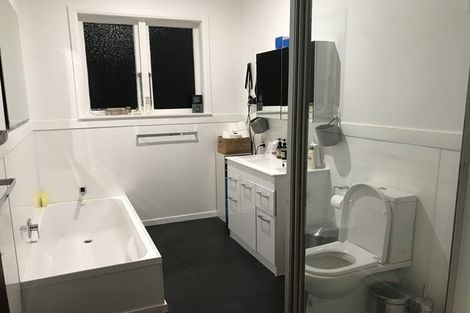 Photo of property in 21 Featherston Street, Takaro, Palmerston North, 4412