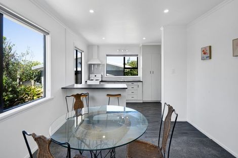 Photo of property in 80 Gisborne Terrace, Opunake, 4616