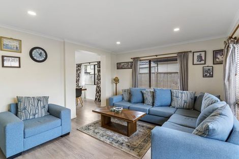 Photo of property in 62 Thornbury Crescent, East Tamaki Heights, Auckland, 2016