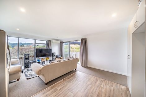Photo of property in 90 Sunstone Crescent, Timberlea, Upper Hutt, 5018
