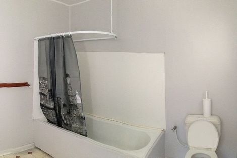 Photo of property in 29 Marine Parade, Bluff Hill, Napier, 4110