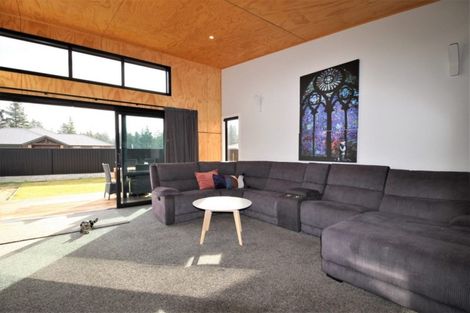 Photo of property in 74 Larch Crescent, Alexandra, 9320