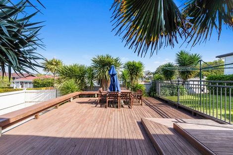 Photo of property in 4 Advene Road, Cockle Bay, Auckland, 2014