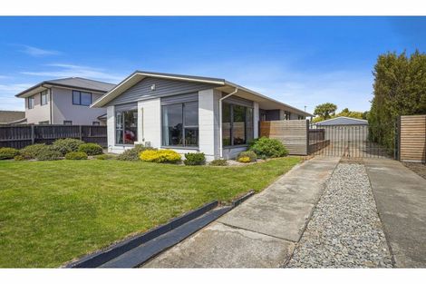 Photo of property in 135 Queenspark Drive, Parklands, Christchurch, 8083