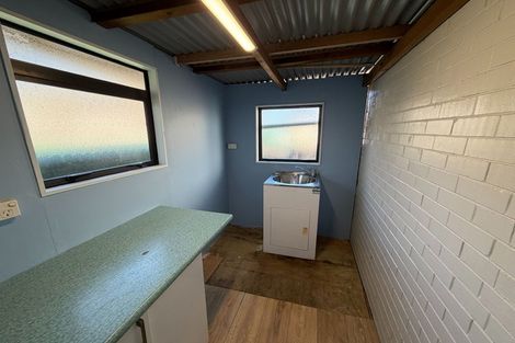 Photo of property in 12 Scanlen Terrace, Kelston, Auckland, 0602